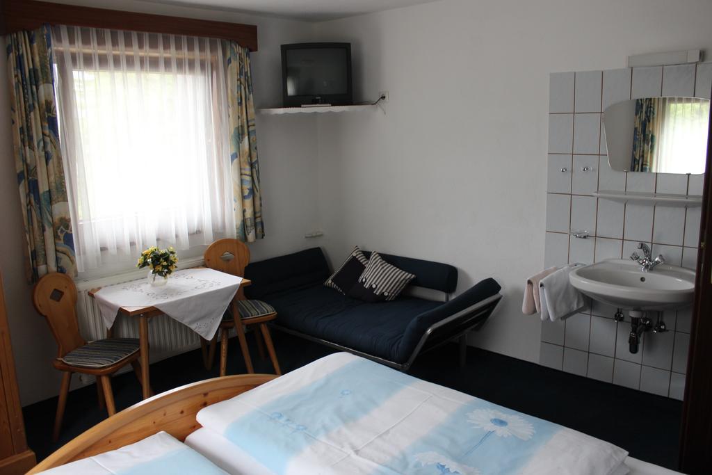 Haus Almrausch Hotel Seefeld in Tirol Room photo